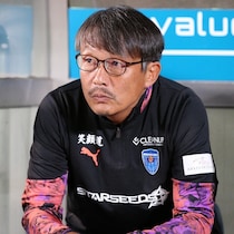 采配ずばり！ 途中出場のアダイウトンが値千金の決勝弾。三浦監督が起用の意図を明かす「勝負どころでパッと」