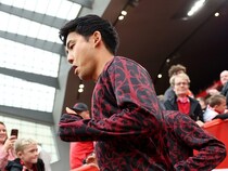 「ヴィルツではなくエンドウだろ」リバプールはダービー勝利で開幕５連勝も、後半は劣勢…遠藤航の出番なしに現地ファンは怒り！「彼を使えば問題は解決する」「スロットはエンドウを忘れたのか？」