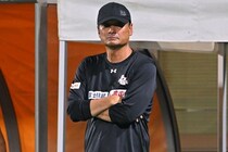 「選手の背中を押してもらいたい」３連敗で８位に転落…大宮の長澤監督がファンに呼びかけ「結果責任は全部監督なので、私が受けます」