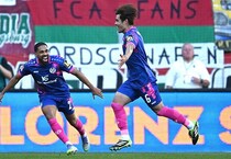 「もうチートレベル」「無双してる」24歳日本人の衝撃ブンデス初ゴールにファン驚愕！インターセプトから豪快な“逆足ミドル弾”「推進力がエグい」「めちゃくちゃ叫んだ」