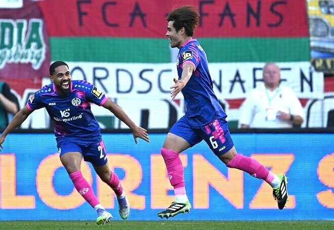 「もうチートレベル」「無双してる」24歳日本人の衝撃ブンデス初ゴールにファン驚愕!インターセプトから豪快な“逆足ミドル弾”「推進力がエグい」「めちゃくちゃ叫んだ」