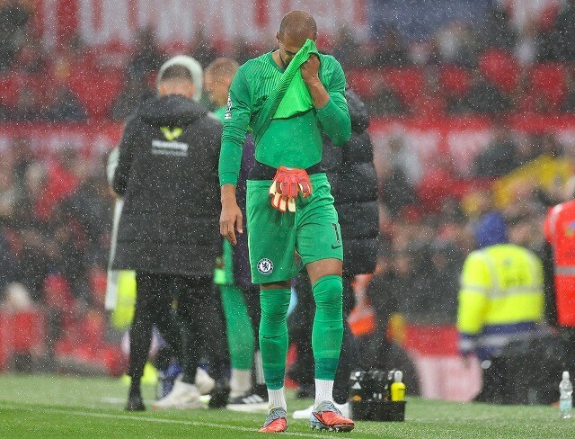 「今日の責任は僕。みんな本当にごめん」マンU戦で即退場のチェルシーGKが謝罪。指揮官は「３分で失点の方がマシ」と苦言