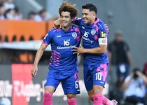 「別次元」「マジでバケモン」ゴラッソだけじゃない！日本代表MFのボール奪取→独走ドリブル→絶妙アシストに驚嘆の声続出！「スーパー過ぎるだろ」