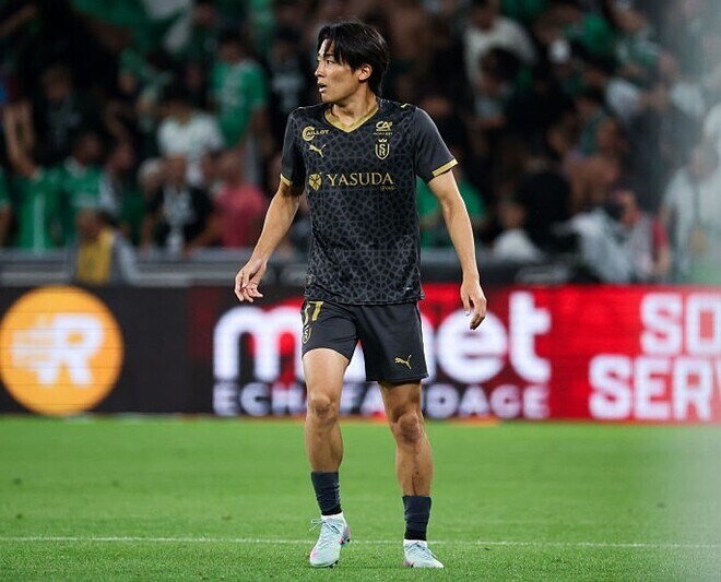 「存在感エグい」「さすがとしか言えない!」いきなりアシスト!25歳日本代表の今季初出場にファン歓喜!「めっちゃキレある」