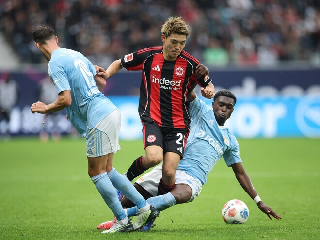 「今日は彼の日ではなかった」得点関与もチームはリーグ戦連敗。フランクフルト堂安律を海外メディアはどう評価した?「2つのチャンスを演出したが…」