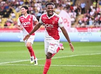 「まだ22歳の衝撃」「帰ってきた天才」バルサでメッシの10番を受け継いだ“元神童”が新天地で復活！デビューから２戦３発、24分に１点の驚異的得点率にファン感嘆「何より嬉しい」