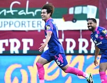 「プレミアのクラブが探りを入れている」ドイツで無双する日本人MF、ステップアップ移籍は確実か！「市場価値は10か月で７億→34億円」