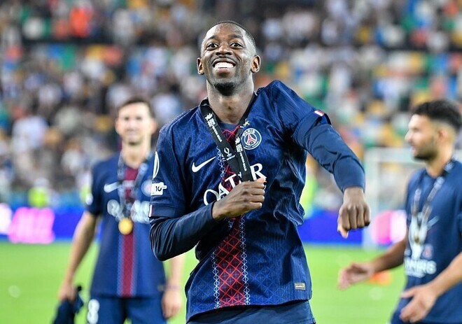 パリSGのフランス代表FWデンベレがバロンドールを初受賞！CL初優勝など４冠達成に貢献、壇上で涙「言葉が見つからない」