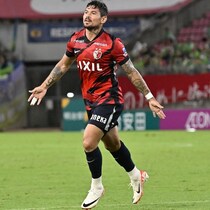 「何もないところから決める」のがレオ・セアラ！ 鹿島が鮮やかに逆転。絶妙フィニッシュに脚光「うま」「シュートのレパートリーが多い」