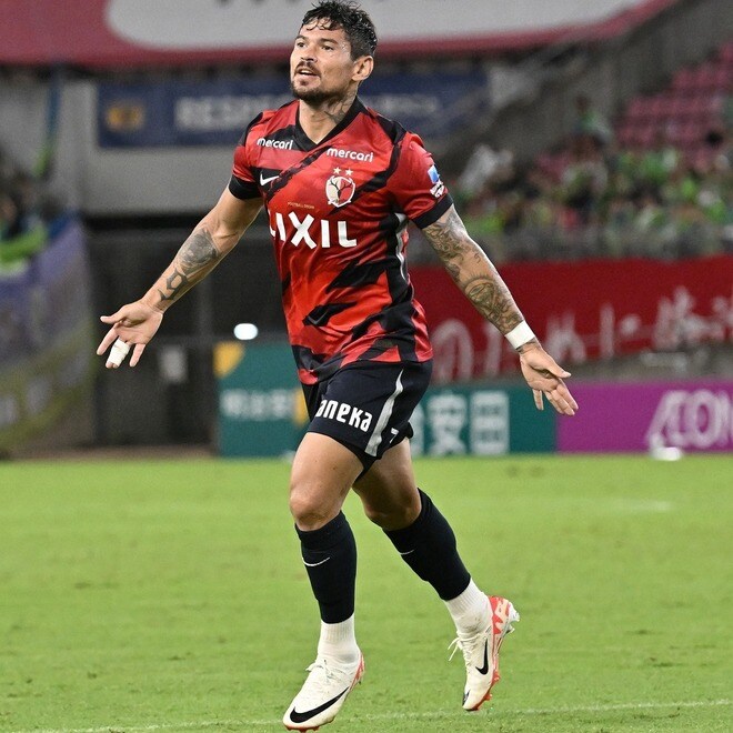 「何もないところから決める」のがレオ・セアラ! 鹿島が鮮やかに逆転。絶妙フィニッシュに脚光「うま」「シュートのレパートリーが多い」