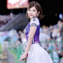 「狂気のカラダだ！」台湾美女チアが大胆に魅せた“透けすぎ衝撃ドレス”姿に反響！「こんなの初めて見た」「あなたしか着こなせない」