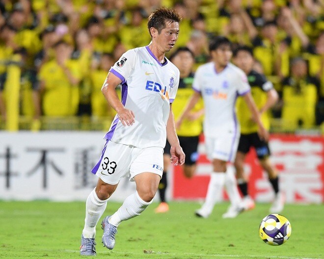 練習なしのぶっつけ本番。サンフレ塩谷司が“サプライズ起用”に見事に応える。指揮官は「Jリーグで一番のDF、同時に日本で一番のボランチ」と評価