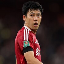 「両国代表主将は対照的」出場機会減少の遠藤航と自国エースを韓国メディアが比較。リバプールでの現状に見解「今夏に退団もできたはずだが…」