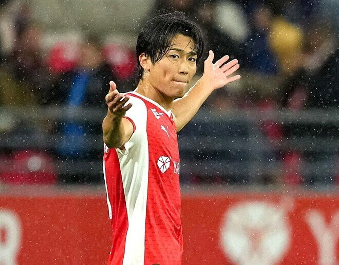 「驚愕の初先発」やはり2部では別格!初先発で圧巻1ゴール・1アシストの25歳日本代表を現地メディアは絶賛!「大活躍だ」「日本人が輝きを放った」