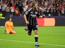 「驚く声も上がった」６戦４発！ドイツで無双する“日本の10番”はなぜプレミアに移籍しなかったのか。現地メディアが見解「何よりも重要だったのは…」