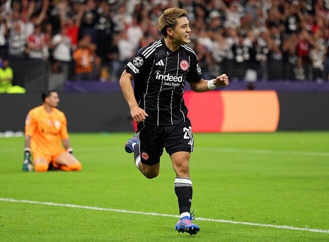 「驚く声も上がった」6戦4発!ドイツで無双する“日本の10番”はなぜプレミアに移籍しなかったのか。現地メディアが見解「何よりも重要だったのは…」