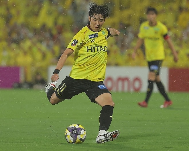 「重症じゃないか」柏の26歳MFが右膝前十字靭帯断裂・内側側副靭帯損傷で今季絶望か。ファンは嘆き「もう誰の怪我も見たくないよ…」