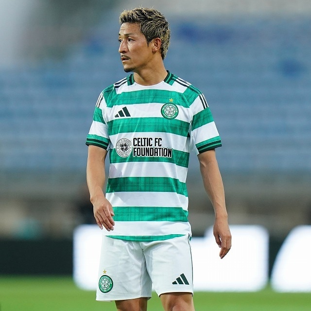 「HTで交代された」「苛立たしい前半を通して…」監督に“ベストから程遠い”と評された前田大然を現地紙がワースト評価。旗手怜央も「全く脅威を与えられず」【EL】