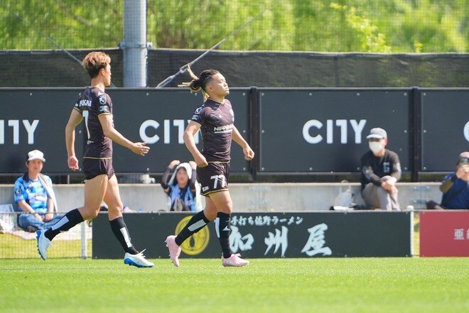 「看板空いてますよ！」→わずか１か月で12社が決定！ 栃木Cの田中パウロ淳一が驚き＆感謝「やばすぎるwwありがとうございます！」