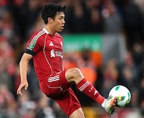 新加入のリバプールDFが悪夢の重傷。日本代表主将がCB起用か「輝くタイミングになるかもしれない」