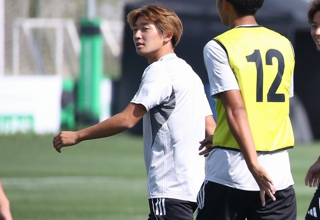 元Jリーガーの父と欧州でプレーの兄を持つ、横山夢樹が大舞台へ。高校時代の友とともに立つU-20W杯で成長した姿を見せられるか【現地発】