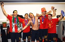 「ブシ、君は普通の男でありながら…」引退する“歴代３位”の名手へ１位が激熱メッセージ「最も輝かしいMFを失う」