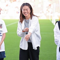 「ハッピーオーラで眩しい」なでしこJレジェンドが“ラブラブ”夫婦２ショット公開！「素敵です お洋服も可愛い」などの声