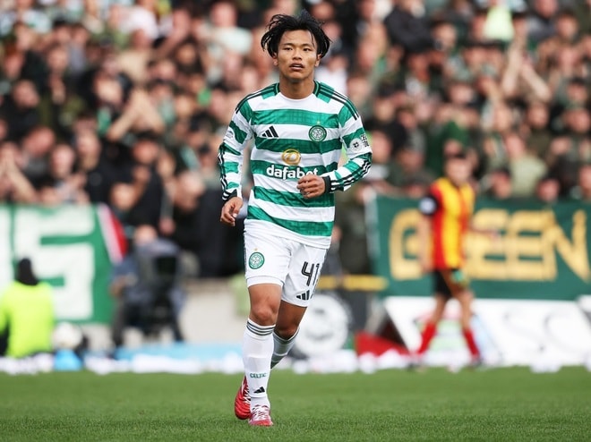 「かなり悪い」「革命の終わり」名門主力の27歳日本代表にまさかの批判…“リーグ最高のMF”がなぜ?「どうしたのか分からない」