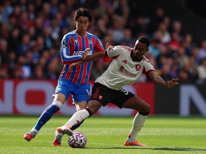 「1年前とは別人だ」「ピッチ上で最高だった」リバプール相手にキレキレのパフォーマンス！ 鎌田大地に現地パレスファンから称賛止まず「本物のサッカーIQを持つ選手」