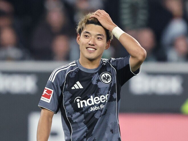 「あまりにもエネルギッシュだ」2アシストのフランクフルト堂安律に地元メディアが賛辞!「常に一歩先を行き…」