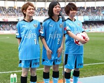 川崎を共に盛り上げる「同志」へ――フロンターレ、中村憲剛がSHISHAMOに感謝「『明日も』の『ヒーロー』は絶対俺だ！と小林と争ったことも」