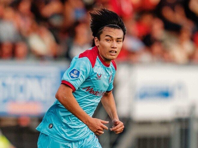 「駆け引きうまっ」「DFを翻弄するステップワーク」エールディビジの得点ランキング単独トップ！ 上田綺世の豪快ダイビングヘッド弾にファン興奮「お手本のような予備動作」