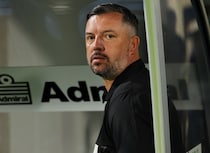 磐田がジョン・ハッチンソン監督との契約解除を発表。J２優勝＆１年でのJ１復帰目ざすも…大宮戦は逆転負け２連敗で８位後退