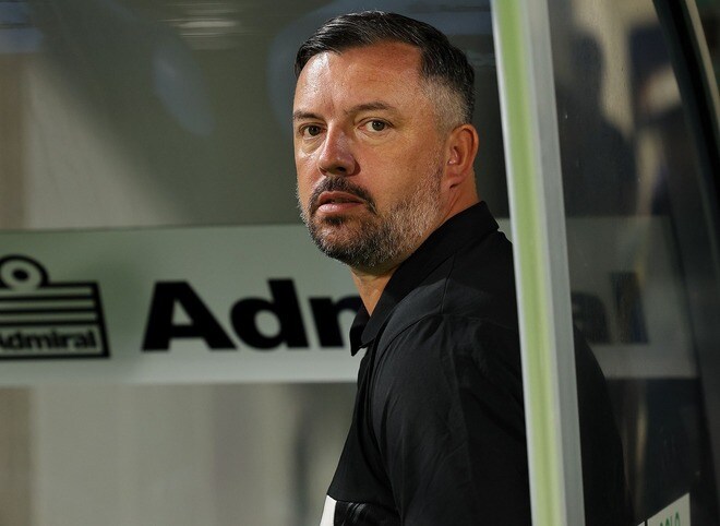 磐田がジョン・ハッチンソン監督との契約解除を発表。J２優勝＆１年でのJ１復帰目ざすも…大宮戦は逆転負け２連敗で８位後退