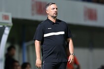 「まじか」「勝負の世界は残酷だ…」J２磐田がオーストラリア人指揮官を解任。ファンからは労いの声「ジョンには夢を見させてもらった」