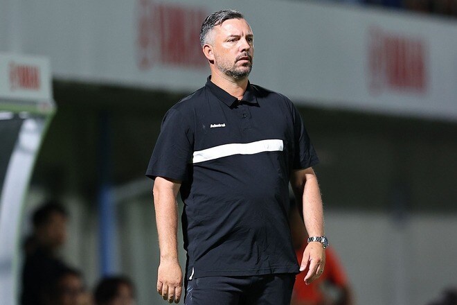 「まじか」「勝負の世界は残酷だ…」J２磐田がオーストラリア人指揮官を解任。ファンからは労いの声「ジョンには夢を見させてもらった」