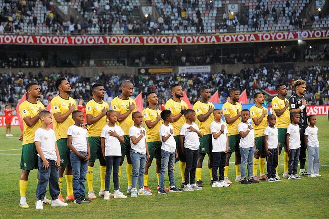 「大打撃だ」W杯予選で前代未聞の事態！ 南アフリカが出場停止の選手を起用→没収試合で首位陥落！敗退危機のアフリカ強豪には“天の恵み”「復活」「FIFAの贈り物がC組を激変させる」