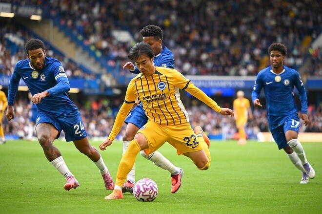 独特の雰囲気に包まれたチェルシー戦。ブライトン三笘薫は左足を痛めたか。好調時のプレーには程遠かった【現地発】