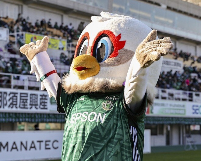 「ツートンは至高の極み」「最高にかっこいい」コンセプトは“鍛造”。山雅の新ユニに脚光「結構好きかも」