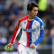 「え？もうこんなにできるの？」日本サッカー界にもたらされた“朗報”！故障離脱中の森保ジャパン主力、長友佑都＆元10番との砂浜トレを公開！「偉大なる師匠達」との３ショットに反響！「豪華すぎる」「感極まりました」