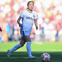 広島レジーナMFが幸せいっぱい「入籍日に皇后杯初優勝」。栄冠の翌日に報告「私たちらしい家庭を築いていきたい」