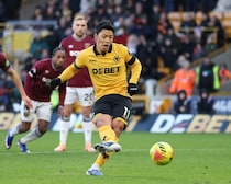 「チームの勝利にも笑顔を見せられなかった」１G１A→怪我で途中交代。ウルブスの今季初白星に貢献した韓国代表FWに母国メディアが懸念「再びハムストリングの負傷」