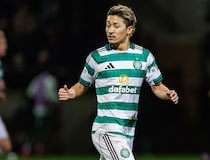 「解任しろ。もう限界だ」「出て行け」日本人カルテット擁する名門、宿敵にホームで完敗…新体制８戦６敗でファン激怒！現地メディアも痛烈批判「信じ難い状況」「いつ目を覚ますのか」