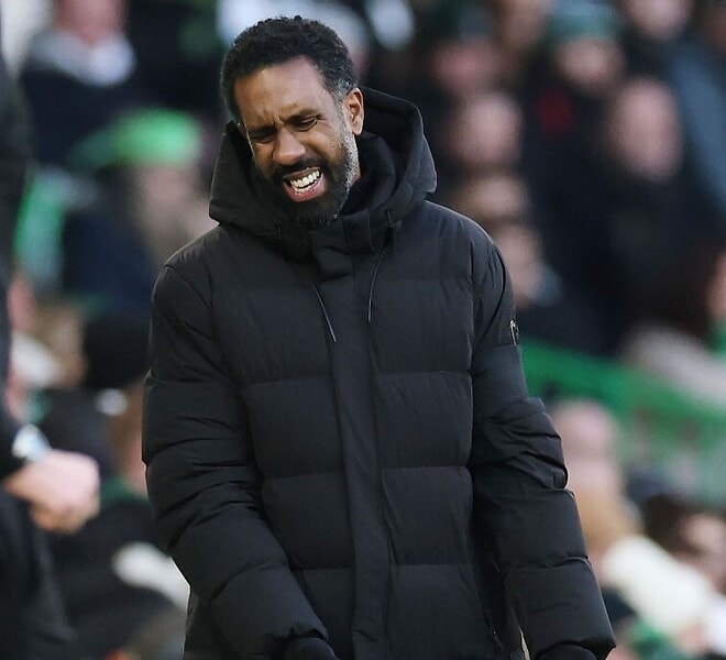 「素人。今すぐ追い出せ！」日本人四銃士所属の王者、宿敵に完敗…８戦６敗の新指揮官へ批判殺到「進歩がない。守備を悪化させた」「選手が突然悪くなるわけじゃない」