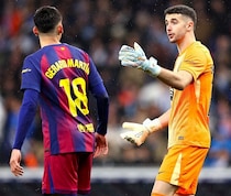 「何十年もサッカー観てて初めて」「伝説級」バルサ守護神の“画期的”死守が話題沸騰！文字通り捨て身…「生贄にもほどがある」