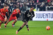 「滑稽なPKだ」「狂っている！」ユベントスFW、まさかの“パネンカ失敗”に酷評「どうして蹴らせた？」