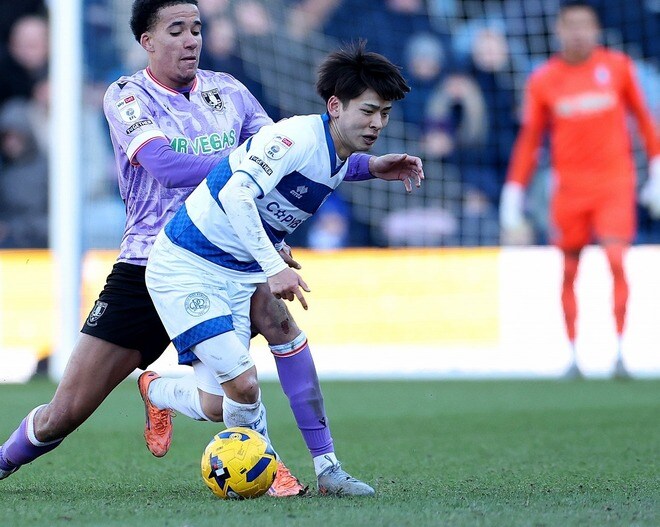 マイナス２度の極寒のなかタフにプレー。QPR斉藤光毅は森保Jでの“悔しさ”を糧にもがき続ける「結果を残せば世界が変わる」【現地発】