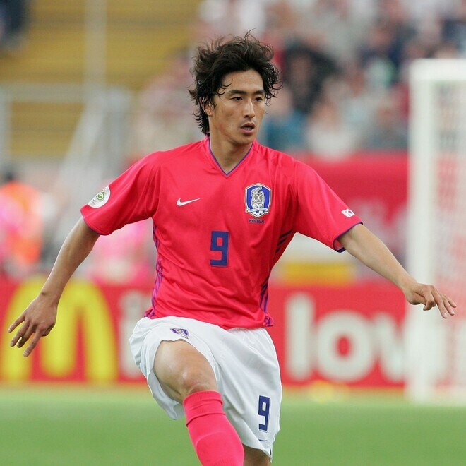 「イケオジ俳優みたい」韓国代表レジェンドが古巣の横浜FMを訪問！「昔は本当にスターって感じだった」「久しぶりだなぁ」の声