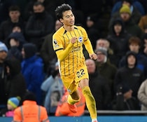 「ミトマがシティを痛めつけた」強豪マンCを粉砕！鮮烈ゴラッソの三笘薫を英国メディアが絶賛！「美しいシュート」「まさに洗練されたプレーだ」