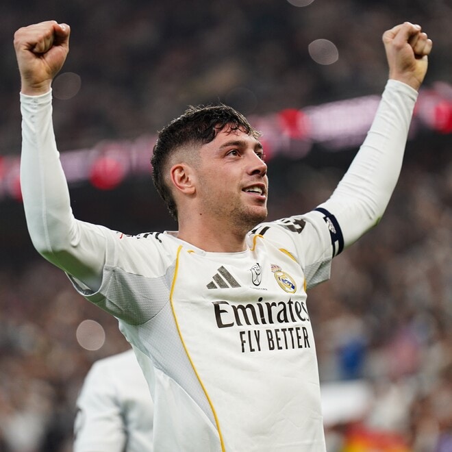 「もうロベカルだろ」「ゴール後の喜び方大好き」ダービーで“バルベルデ砲”が炸裂！鮮烈FK弾に反響「何度見てもえぐい」「凄すぎて笑っちまったよ」